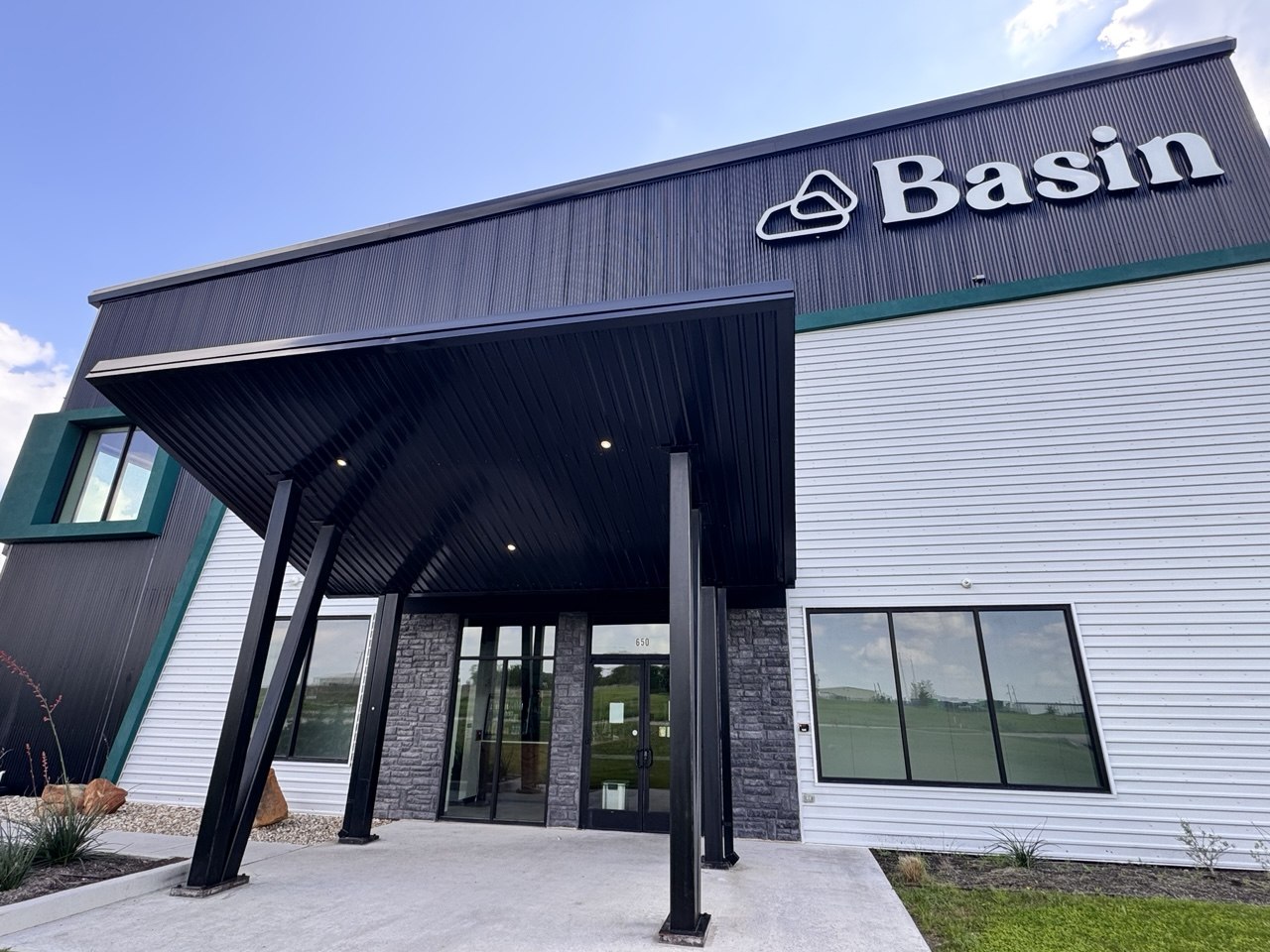 Basin commercial building exterior served by Belle